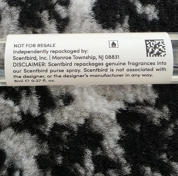 Delina by Parfums de Marly Eau de Parfum Scentbird Travel Spray .27 Fl Oz - Picture 4 of 8